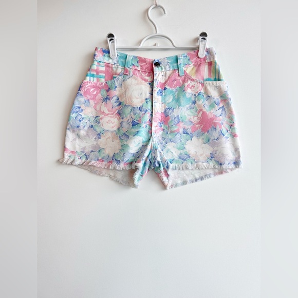 Vintage pastel patterns high waisted denim shorts, size 27 - Picture 3 of 3